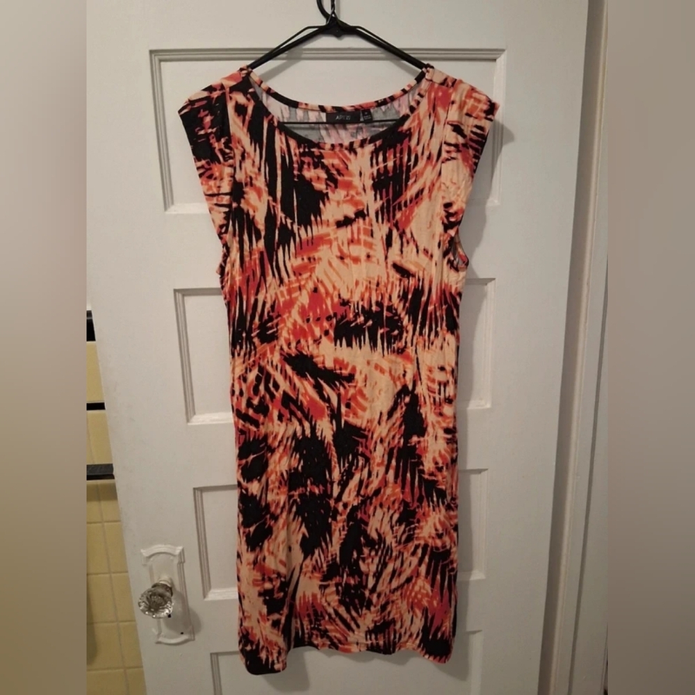 Sleeveless Abstract Print Dress in Coral and Black - Picture 3 of 3